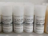 six flacons d'Olaplex sont alignés sur un comptoir