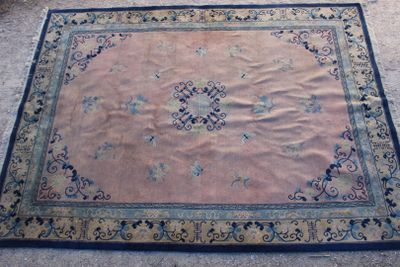 un tapis posé à même le sol