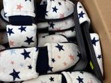 many pairs of slippers that are in a box