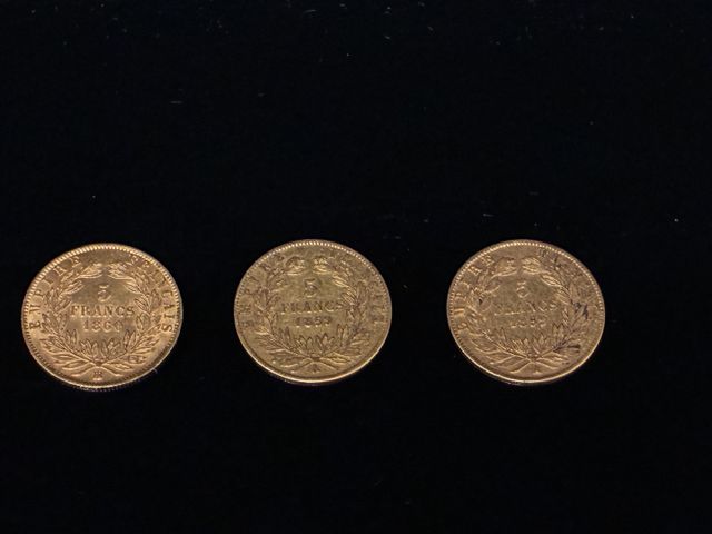 Trois pièces de monnaie en or à valeur faciale de 5 francs Napolé...