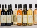 plusieurs bouteilles de vin sont alignées sur une table
