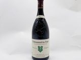 une photo d'une bouteille de vin sur fond blanc