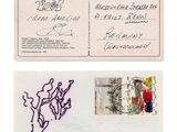 deux enveloppes sur lesquelles figurent les photos d'un homme et d'une femme