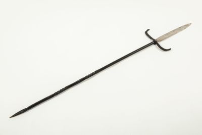 Evocation d'une fourche de guerre, fabrication artisanale, l… - Photo 1