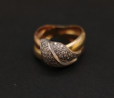 BOUCHERON dans le goût. Bague en or jaune et rose 750, pavag…
