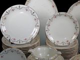 a lot of plates that are stacked on top of each other