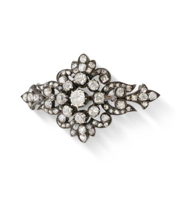 une broche ancienne sertie de diamants