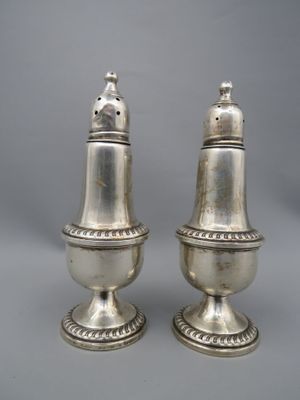 paire de salières et poivrières anciennes en argent