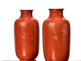 two vases that are sitting on a table