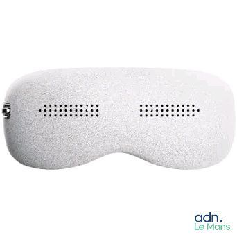 un masque pour les yeux blanc sur fond blanc