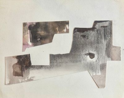 une photo d'une feuille de papier découpée en morceaux
