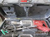 un outil dans une boîte à outils contenant des outils