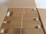 une boîte en carton contenant plusieurs brosses à dents