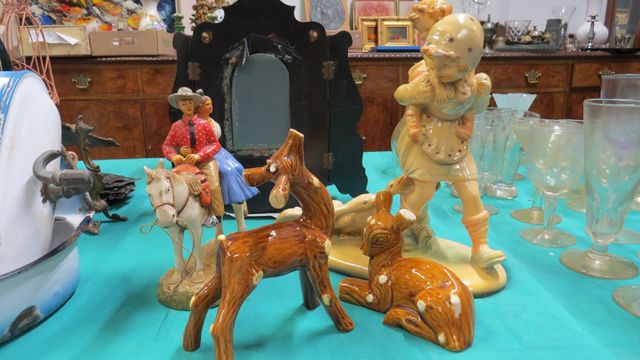 A SANTINI groupe en plâtre polychrome « enfants » ; joint couple ...