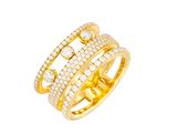 une bague en or jaune sertie de trois rangées de diamants