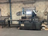 une photo d'un atelier d'usinage avec de nombreuses machines