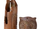 deux vases placés l'un à côté de l'autre