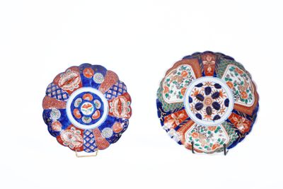 paire d'assiettes japonaises en porcelaine imari, 19e siècle