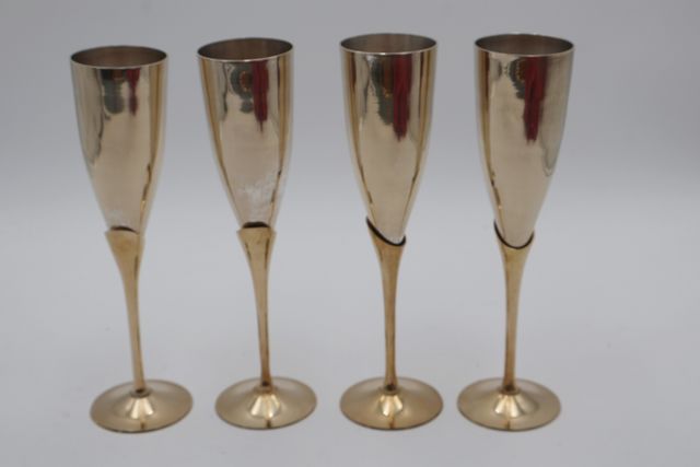 4 flûtes à champagne en métal doré