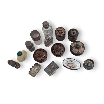 a lot of objects that are sitting on a white surface