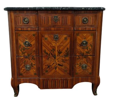 une image d'une commode en bois avec un plateau en marbre