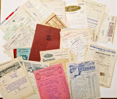 Important lot de plus de 90 factures à en-tête françaises, X…