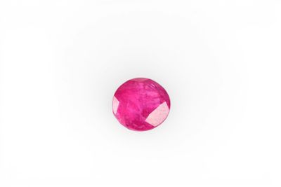 RUBIS sur papier rond pesant 1,6 carats (Diam. 6,4 - 6,6 mm …
