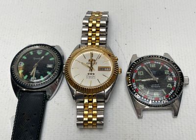trois types de montres différents posés sur une surface blanche, sur fond blanc