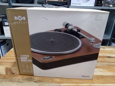 a box with a record player inside of it on a table