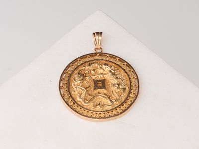 Pendentif en or jaune 22k 916 millièmes présentant un Sapek …