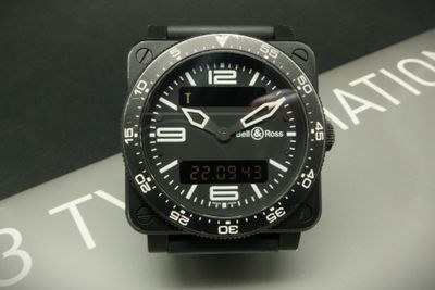 BELL & ROSS, modèle BR03- 88 S type aviation. Montre bracele…