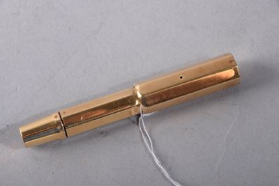 a pen that is laying on a table