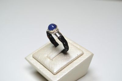 Une bague, dans le goût Indien, en "poils de queue de mammif…