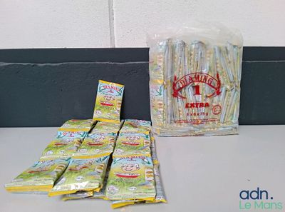 un tube de dentifrice à côté d'un tube de dentifrice