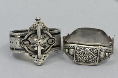 pair of silver rings with crosses and crosses on them