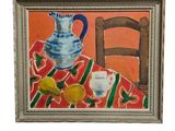 un tableau représentant un vase bleu et blanc posé sur une nappe rouge