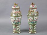 paire de vases en porcelaine chinoise ornés d'oiseaux et de fleurs