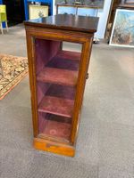 Vitrine basse, en bois mouluré, époque début XXe, 95 cm x 71… (photo 5)