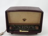 an old fashioned radio sitting on top of a white surface