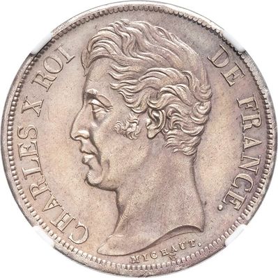 Gros plan sur une pièce de monnaie portant le visage d'un homme