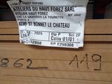 a sign on the side of a box that says ateliers hautet frez sari