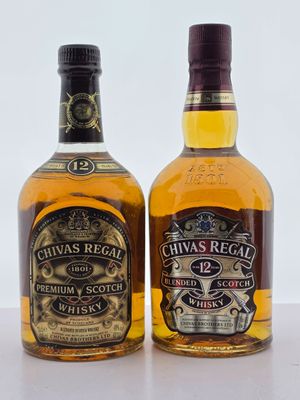 deux bouteilles de Chivas Regal et une bouteille de whisky vide