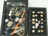 une boîte noire contenant tout un tas de bijoux