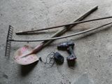 tools that are laying on the ground next to each other
