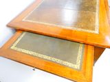 deux tables superposées