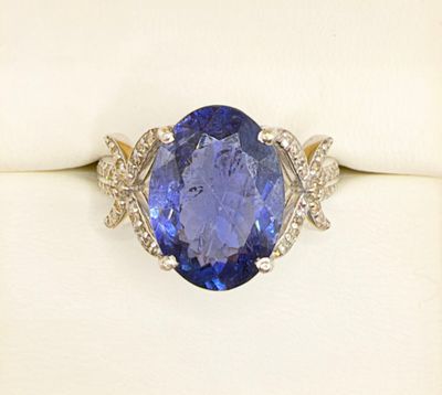 a close up of a ring with a tan tan tan tan tan tan tan tan tan tan tan tan tan