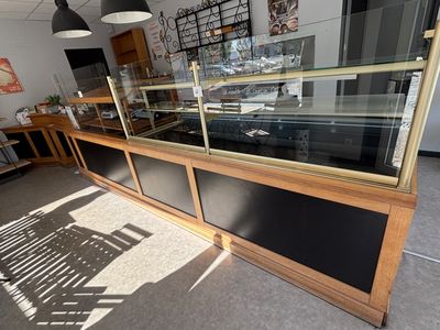Comptoir avec retour + vitrine sèche