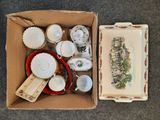 une boîte remplie de tasses et de soucoupes à thé et à café