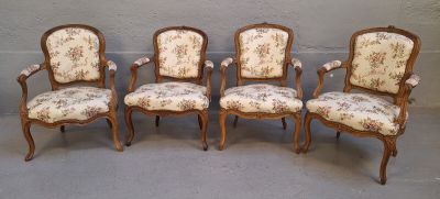 quatre chaises avec rembourrage floral rembourrage rembourrage rembourrage rembourrage rembourrage rembourrage rembourrage
