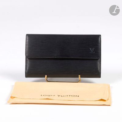 Portefeuille Louis Vuitton en cuir noir avec finitions dorées